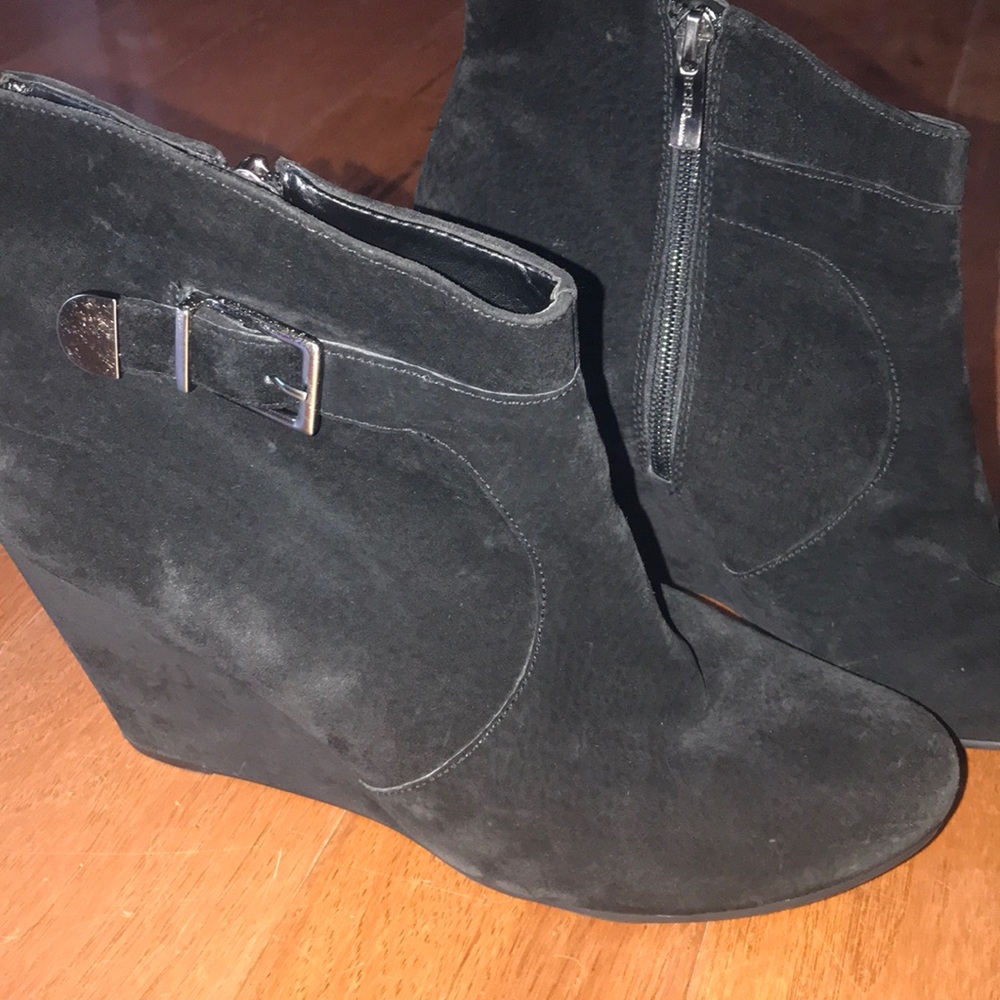 BCBG black booties. 😍